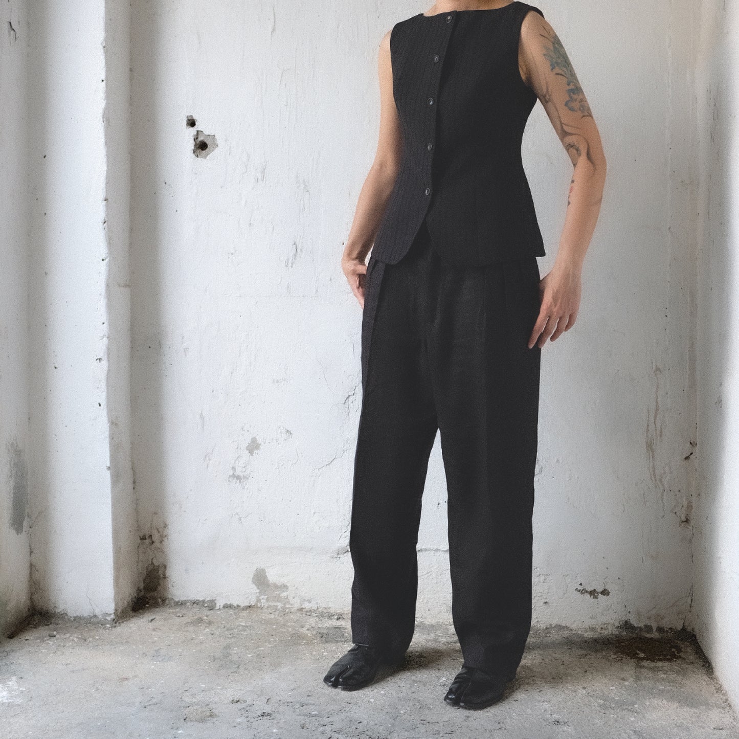 Cambell Striped Vest|Black